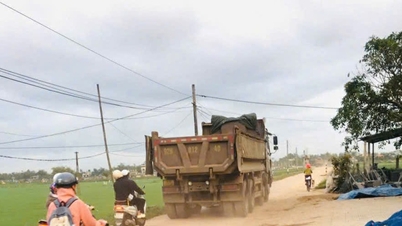 Heavy trucks "destroy" traffic in Duy Thanh