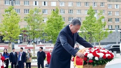 Tổng Bí thư Tô Lâm dâng hoa tưởng nhớ Chủ tịch Hồ Chí Minh tại Moscow