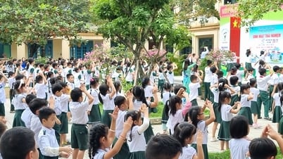 លោក Quang Nam ពិនិត្យ​មើល​តម្រូវការ​សិក្សា​របស់​កូន​មន្ត្រី​រាជការ និង​បុគ្គលិក​សាធារណៈ​ដែល​រំពឹង​ថា​នឹង​ធ្វើ​ការ​នៅ Da Nang ក្រោយ​ការ​ច្របាច់​បញ្ចូល​គ្នា។