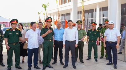 City leaders inspect preparations for fireworks display to celebrate the 70th anniversary of Hai Phong Liberation Day and the opening of the 2025 Red Flamboyant Festival
