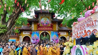 Visiting Buddha's relics, India's national treasure in Hanoi