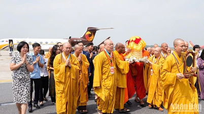 Der internationale Flughafen Noi Bai begrüßt Buddha-Reliquien aus Indien