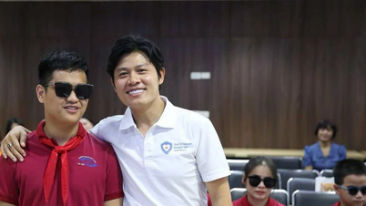 Der Musiker Nguyen Van Chung ist der Musikbotschafter des Fonds für behinderte Kinder in Vietnam.