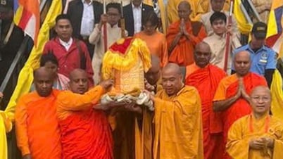 Cung rước xá lợi Phật rời núi Bà Đen, bắt đầu hành trình đến chùa Quán Sứ