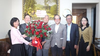Thăm hỏi, chúc mừng các chuyên gia, nhà khoa học nhân Ngày Khoa học Công nghệ Việt Nam