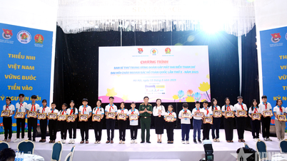 The Central Secretariat of the Ho Chi Minh Communist Youth Union met with delegates attending the National Congress of Uncle Ho's Good Children
