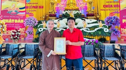 Trao 25 chiếc xe lăn cho người khuyết tật có hoàn cảnh khó khăn