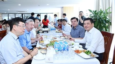 Công đoàn Bộ Công Thương tổ chức “Bữa cơm công đoàn” nhân kỷ niệm 74 năm Ngày truyền thống ngành Công Thương