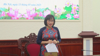 It is expected that the Chairman of the People's Committee at the commune level has the authority to issue an order calling citizens to register for military service for the first time.