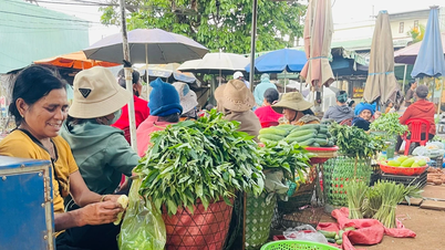 ตลาดบ่ายที่มีเอกลักษณ์เฉพาะในเปลกู
