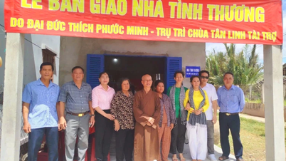 Thanh Phuoc ប្រគល់ផ្ទះសប្បុរសធម៌ដល់គ្រួសារក្រីក្រ