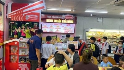 Lancement de la station de nouilles Acecook au magasin Ministop avec un menu standard de restaurant, pratique à tout moment