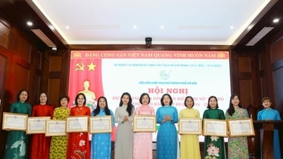 ផ្តល់កិត្តិយសដល់ស្ត្រីសាមញ្ញចំនួន 80 នាក់នៃរាជធានីដែលធ្វើតាមការបង្រៀនរបស់ពូ