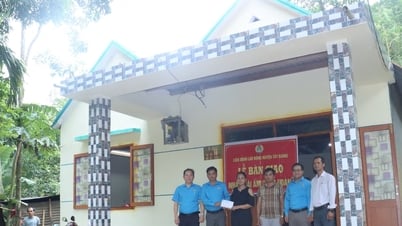 Tay Giang ប្រគល់ផ្ទះ "Union Shelter" ចំនួន ០២ខ្នង ដល់សមាជិកសហជីព ក្នុងស្ថានភាពលំបាក
