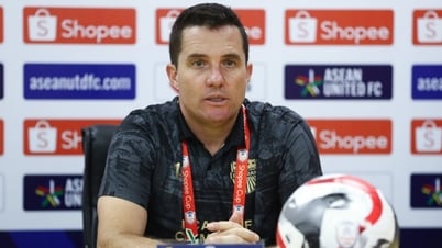 គ្រូ​បង្វឹក Buriram United ពន្យល់​ពី​មូលហេតុ​ដែល Theerathon ចាក​ចេញ​ពី​ទីលាន​មុន​កំណត់