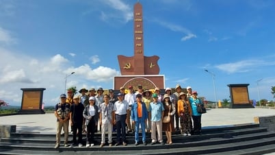 Văn nghệ sĩ Phú Yên đi thực tế sáng tác
