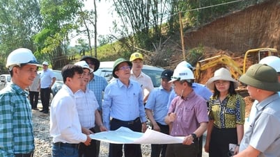 Bis spätestens 15. Mai 2025 ist die Investitionspolitik für das Projekt National Highway 14D dem Volkskomitee der Provinz zur Genehmigung vorzulegen.
