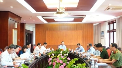 ゴ・タン・ダン同志がダクノン省党委員会常任委員会の会議を主宰した。