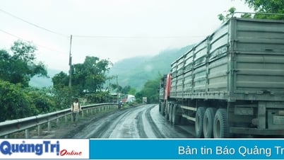 Menschen leiden unter der Umweltverschmutzung durch den Kohletransport auf dem National Highway 15D