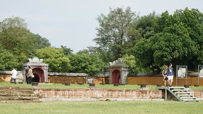 Explora el complejo del Palacio Phung Tien dentro de la Ciudadela Imperial de Hue