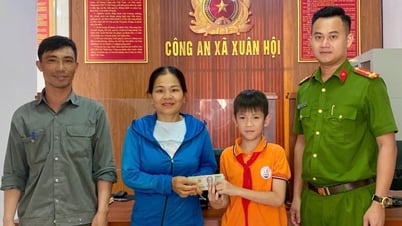 ក្មេងប្រុសអាយុ១១ឆ្នាំ ប្រគល់លុយរាប់សិបលានដុង ជូនអ្នកដែលបាត់បង់