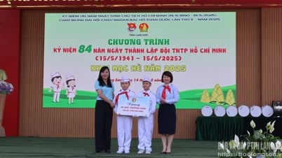 More than 1,000 team members and teenagers participated in the program to celebrate the 84th anniversary of the founding of the Team - Lang Son Newspaper and Radio and Television Station