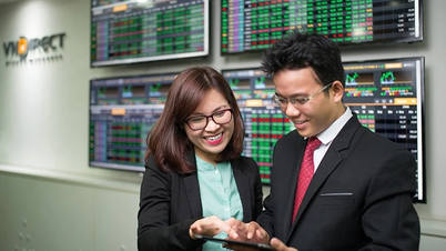 Khối ngoại mua ròng kỷ lục, VN-Index vượt mốc 1.300 điểm