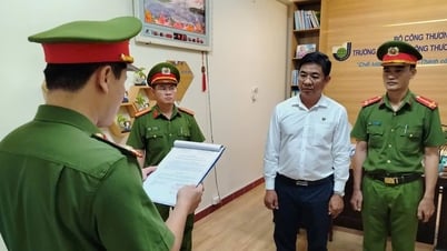 Директор Центрального колледжа промышленности и торговли был временно задержан.