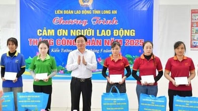 Trao 60 phần quà “Cảm ơn người lao động” tại Công ty Tainan Enterprises