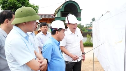 Vice Chairman of Nghe An Provincial People's Committee Nguyen Van De inspected a number of key irrigation works.