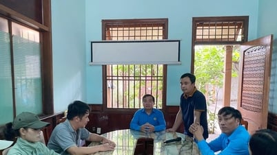 Liên đoàn Lao động tỉnh Quảng Nam tặng quà công nhân khó khăn