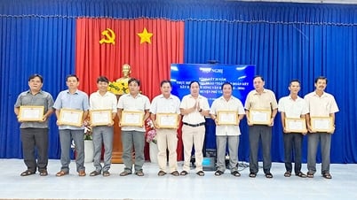 ស្រុក Phu Tan សង្ខេប 25 ឆ្នាំនៃការអនុវត្តចលនា "ប្រជាជនទាំងអស់រួបរួមកសាងជីវភាពវប្បធម៌"