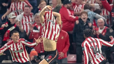 Identify the 2 teams participating in the most expensive football match on the planet