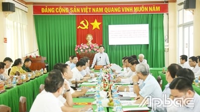 Phó Chủ tịch Thường trực UBND tỉnh Tiền Giang Trần Văn Dũng làm việc với huyện Châu Thành về tình hình kinh tế - xã hội