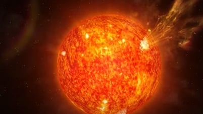Юпитер сияет захватывающим полярным сиянием, в сотни раз превосходящим земное.