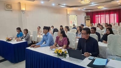 An Giang បង្វឹកមគ្គុទ្ទេសក៍ទេសចរណ៍នៅគោលដៅ