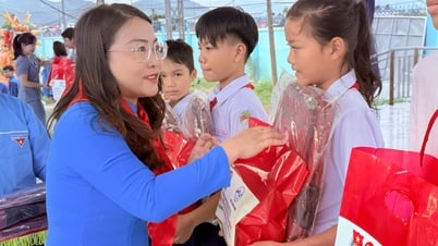 Celebrando el 84 aniversario de la fundación del Equipo de Jóvenes Pioneros de Ho Chi Minh (15 de mayo de 1941 - 15 de mayo de 2025): emocionantes actividades para niños