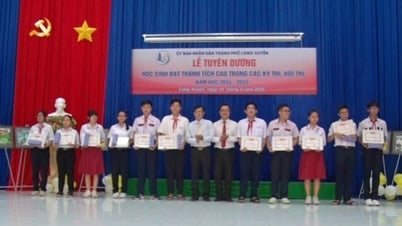 ទីក្រុង។ Long Xuyen ផ្តល់កិត្តិយសដល់សិស្សចំនួន 198 នាក់ដែលមានស្នាដៃខ្ពស់។