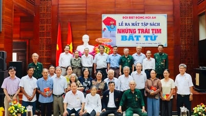 Đội biệt động thành Hội An ra mắt tập sách "Những trái tim bất tử"