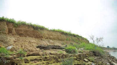 La gente se preocupa por los deslizamientos de tierra en las orillas del río Lam