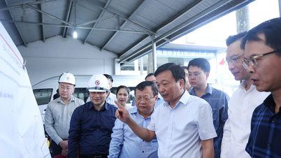 Thứ trưởng Bộ Xây dựng Nguyễn Danh Huy khảo sát hướng tuyến Dự án đường sắt Lào Cai - Hà Nội - Hải Phòng