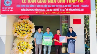 Rotes Kreuz im Distrikt Phu Giao: Übergabe des Rotkreuzhauses