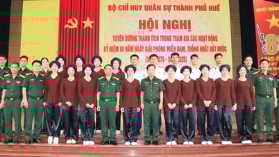 Tuyên dương lực lượng tham gia diễu binh, diễu hành kỷ niệm 50 năm ngày giải phóng miền Nam