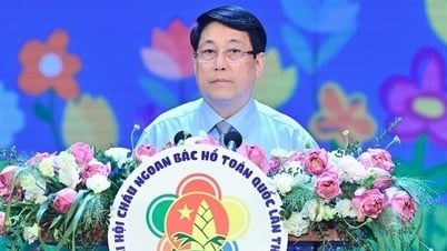 President Luong Cuong attended and spoke at the Ceremony to honor Uncle Ho's Good Children.