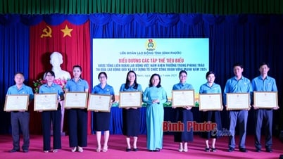 កម្មករត្រួសត្រាយចូលយុគសម័យថ្មី។