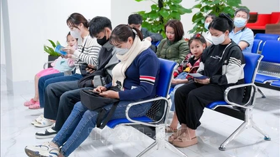 Bộ Y tế khuyến cáo người dân đeo khẩu trang nơi công cộng để phòng COVID-19
