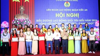 ស្រុកកៀនអាន សរសើរកម្មករឆ្នើម ផ្តល់រង្វាន់ដល់សហជីពគំរូ និងផ្តល់អំណោយក្នុងខែកម្មករឆ្នាំ២០២៥