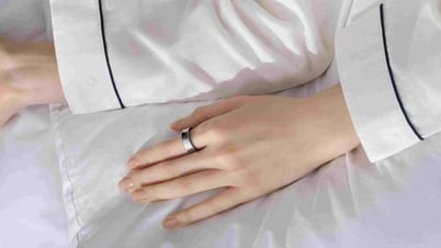 El anillo inteligente Galaxy Ring ya está disponible en tiendas, con un precio de 9,99 millones de VND.