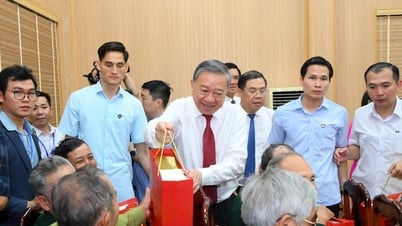 General Secretary To Lam visits and presents gifts to meritorious people, policy families and Kim Lien Relic Site