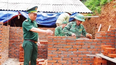 Kiểm tra tiến độ xoá nhà tạm, nhà dột nát tại xã Huổi Luông